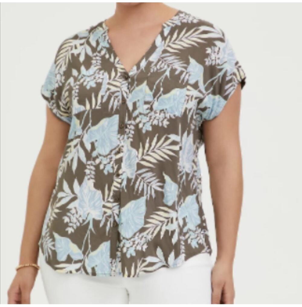 Torrid top size 3 floral Hawaiian button up